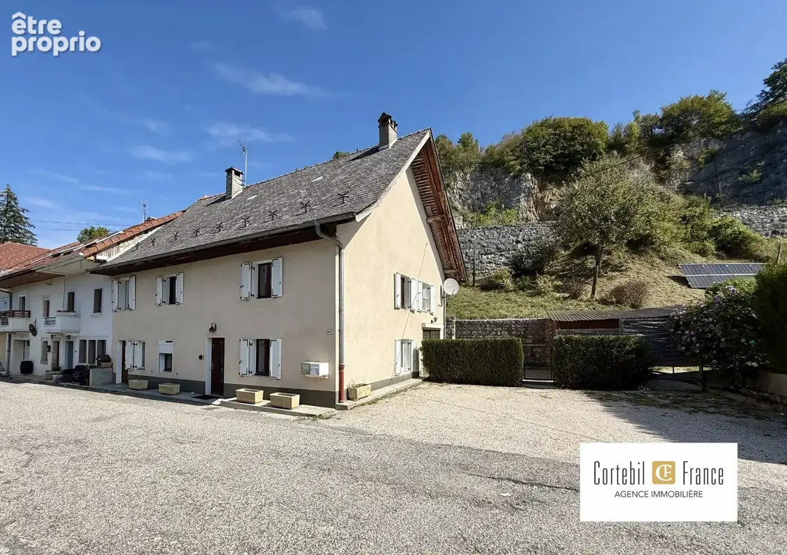 Maison à CRUSEILLES