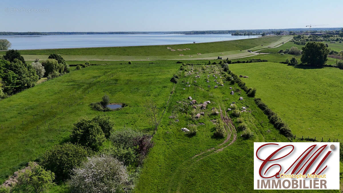 Terrain à GIFFAUMONT-CHAMPAUBERT