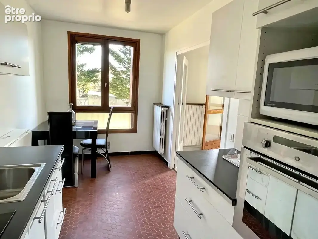 2 pièces avec balcon proche RER - photo 4