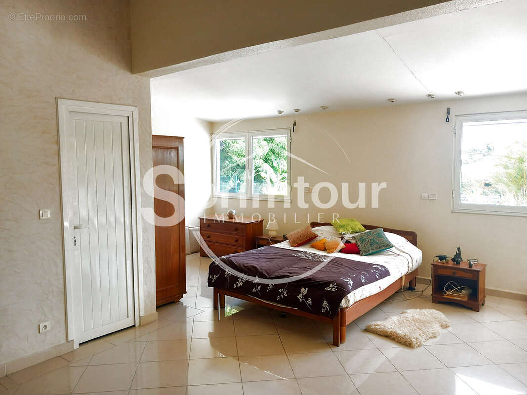 Maison à BAIE-MAHAULT