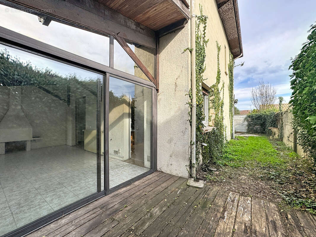 BEGLES A VENDRE  Maison à étage avec jardin et garage - photo 14