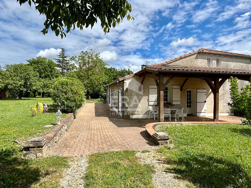 Maison à PORT-SAINTE-MARIE