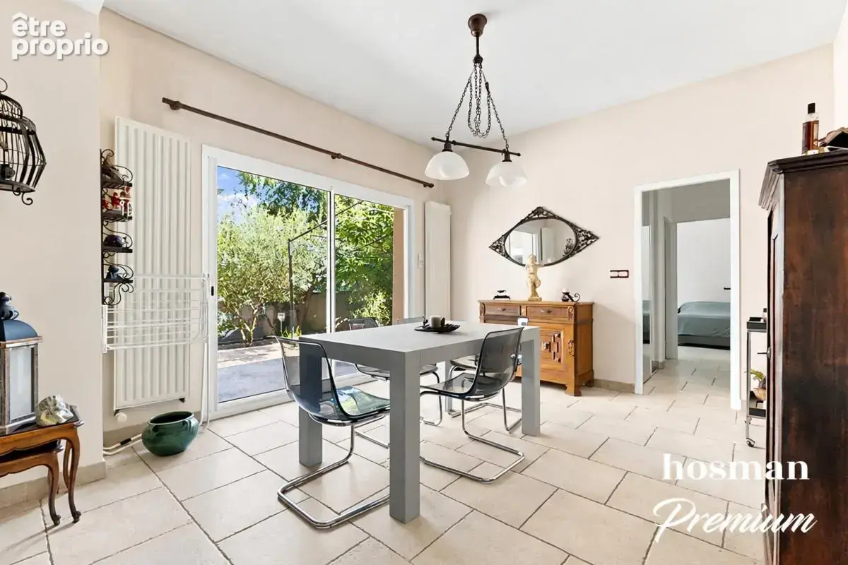 Maison 6 pièces de 145m² sur agréable terrain arboré avec garage - Proche Lyon 8ème - Bron - photo 3