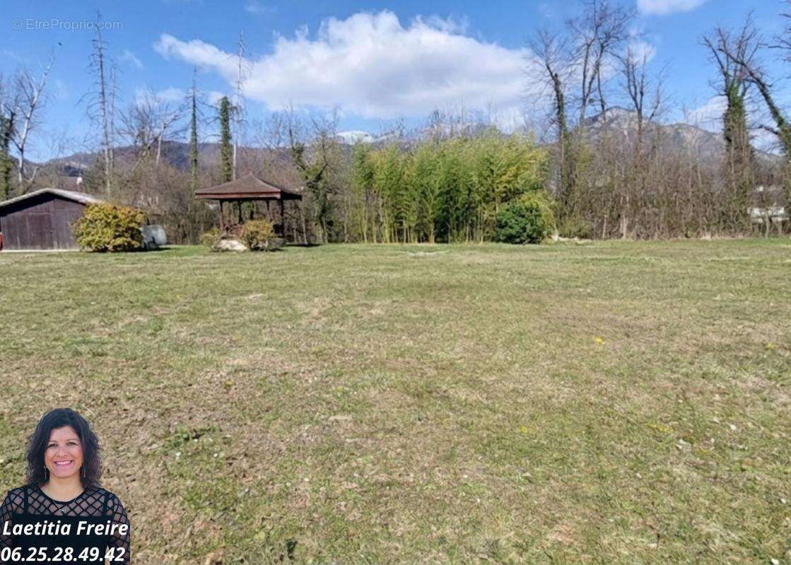 Terrain à MARIGNIER