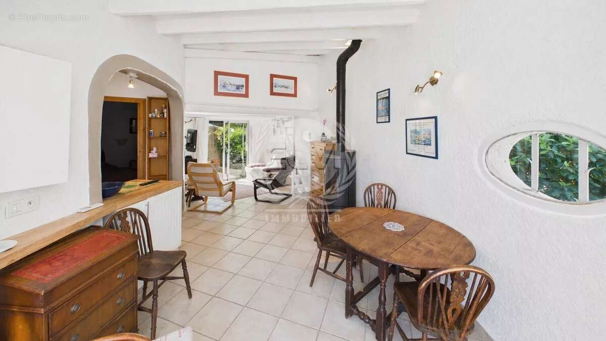 Maison à PLAN-DE-LA-TOUR