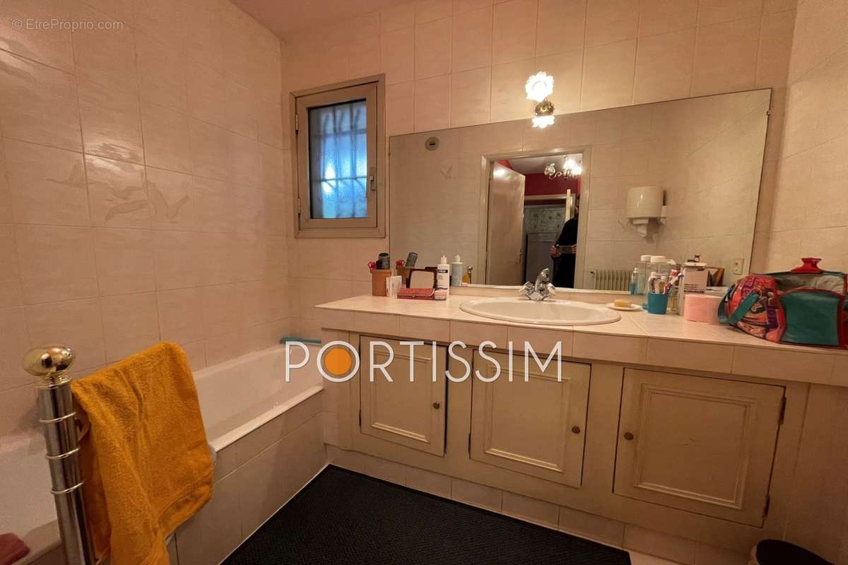 Appartement à SAINT-LAURENT-DU-VAR