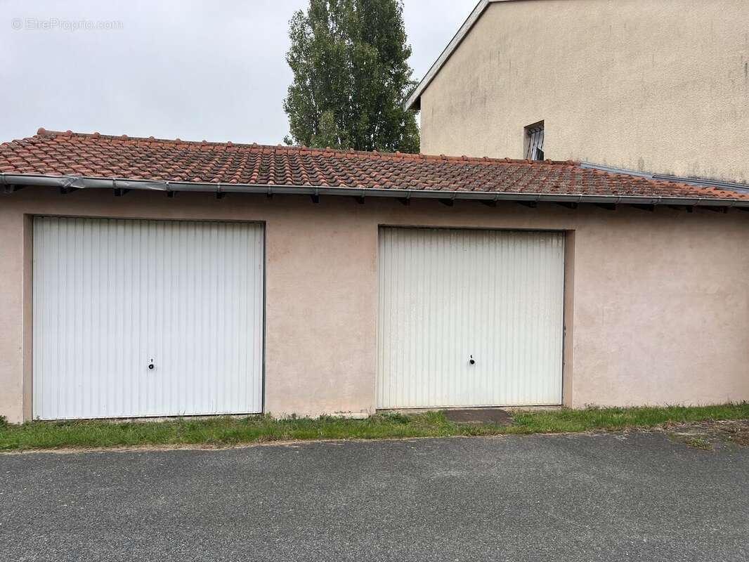 Maison à SAINT-ETIENNE-DES-OULLIERES