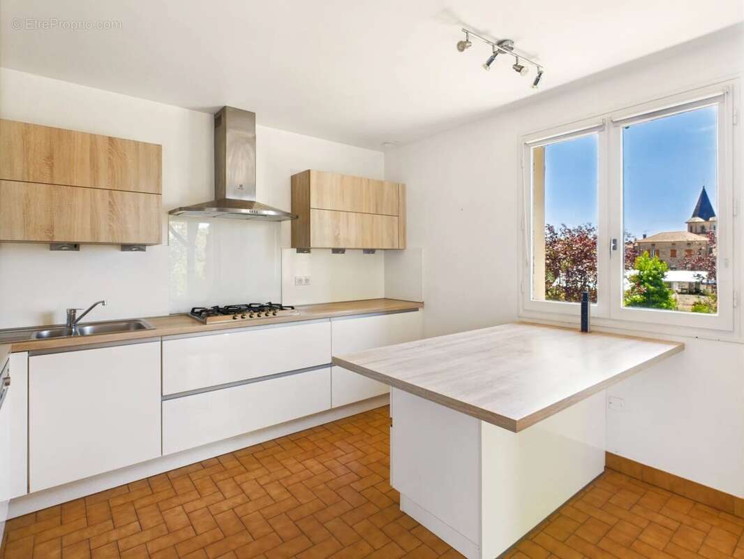 Maison spacieuse avec jardin et garage – en bordure de village - photo 3