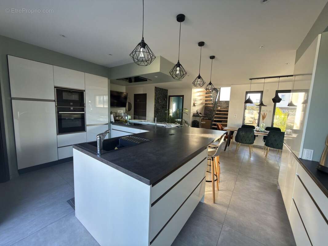 Maison à LES PONTS-DE-CE