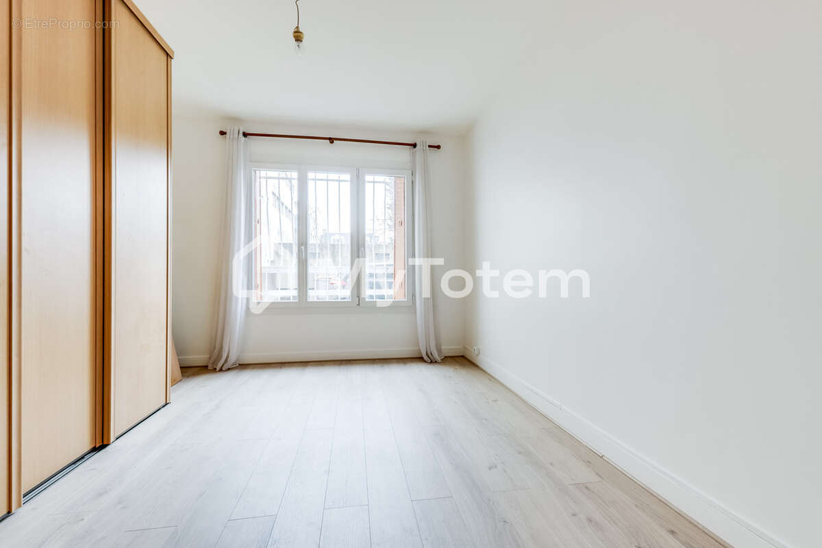 Appartement à LES LILAS