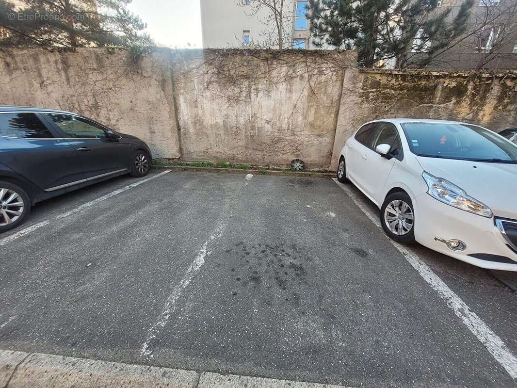 Parking à LE BOURGET