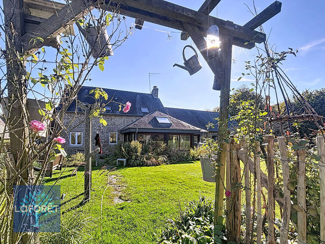 Maison à SAINT-GERMAIN-EN-COGLES