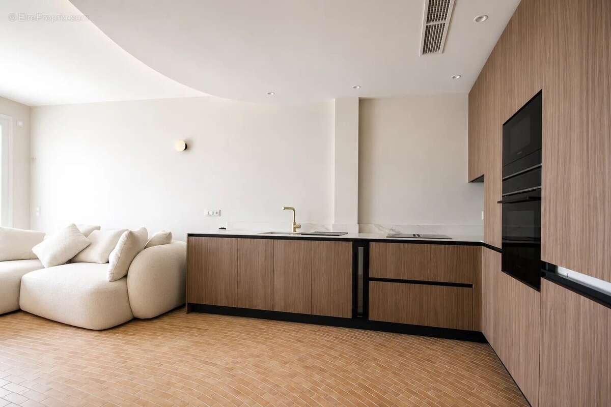 NICE "LE PORT" -  3P 77m² + 8m² Terrasse  Vue MER  Parking + Cave - photo 6
