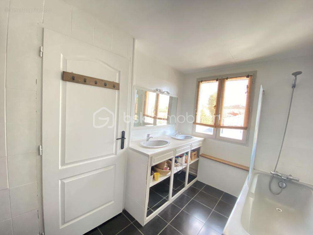 Maison à SAINT-CANNAT