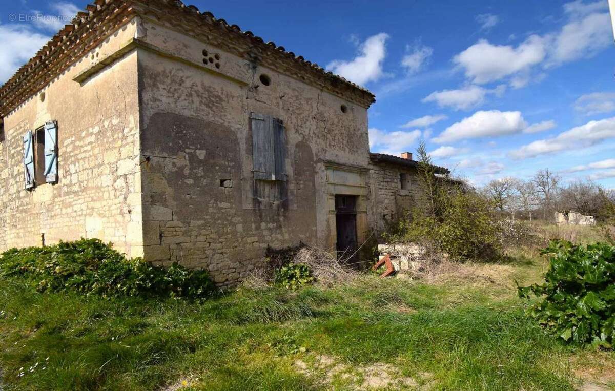 Maison à FRAUSSEILLES