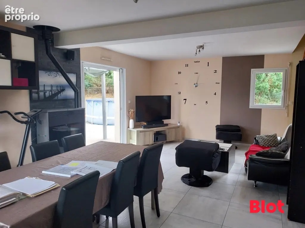 Maison 137 m² à Saint-Etienne-En-Cogles  - photo 2