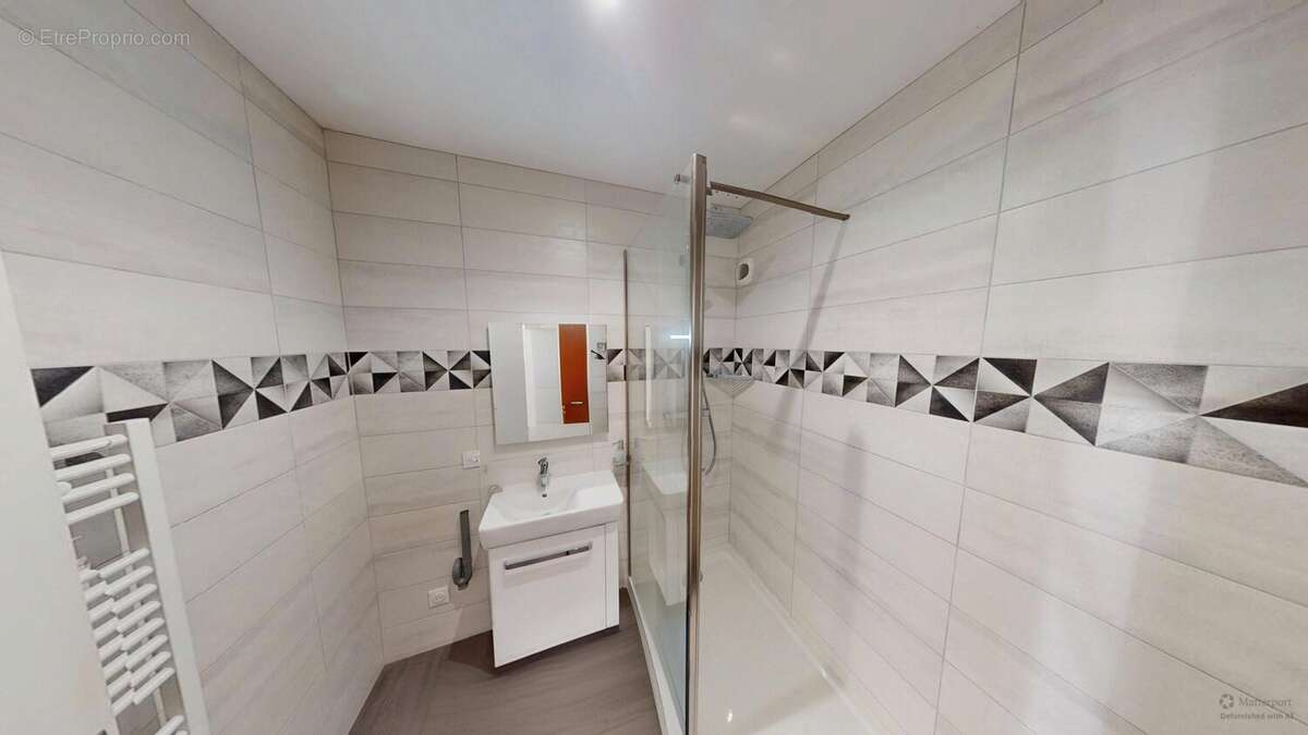 Salle d'eau - Appartement à MALESHERBES