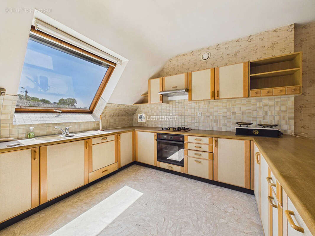 Maison 7 pièce(s) 162m2 -  ELLIANT - photo 5