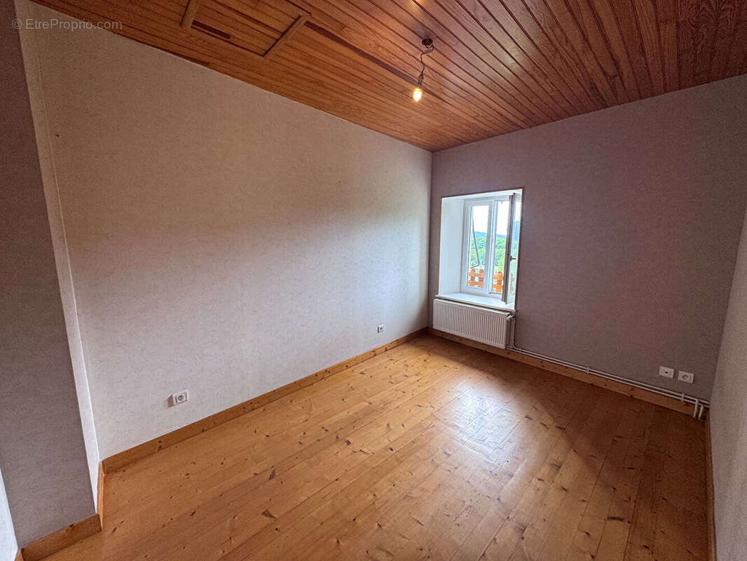 Maison à NOIRETABLE