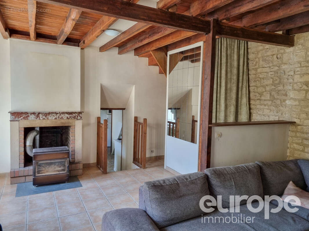 Maison à MOULINS-EN-TONNERROIS