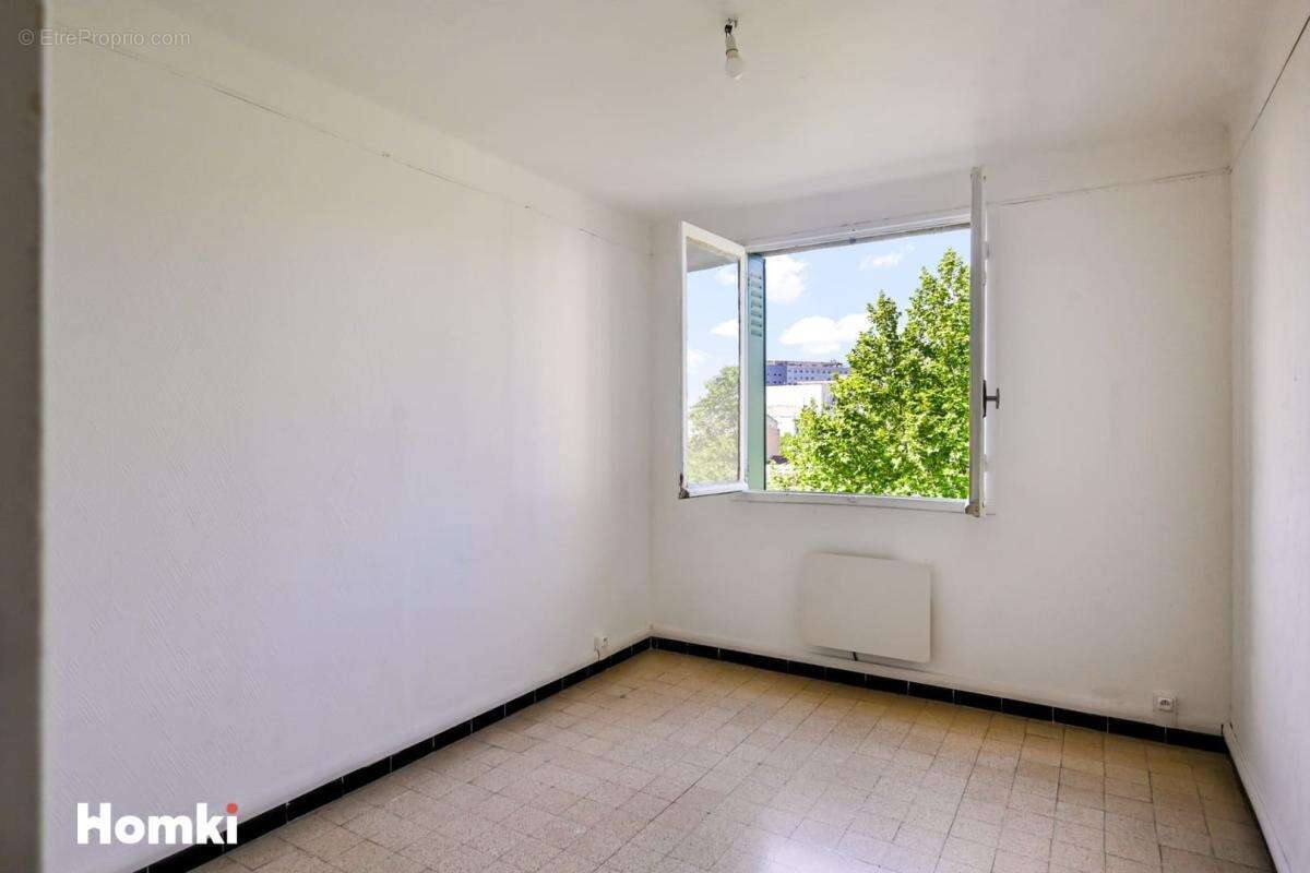 Appartement à MARSEILLE-5E