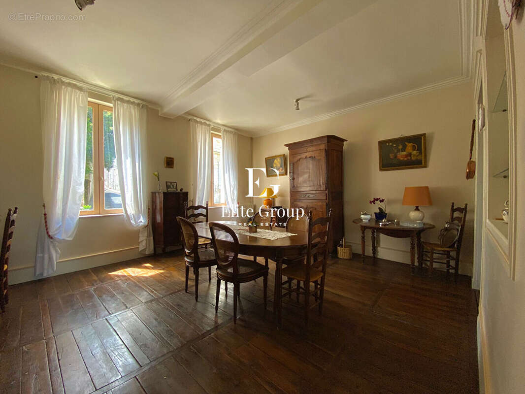 Maison à BARBEZIEUX-SAINT-HILAIRE