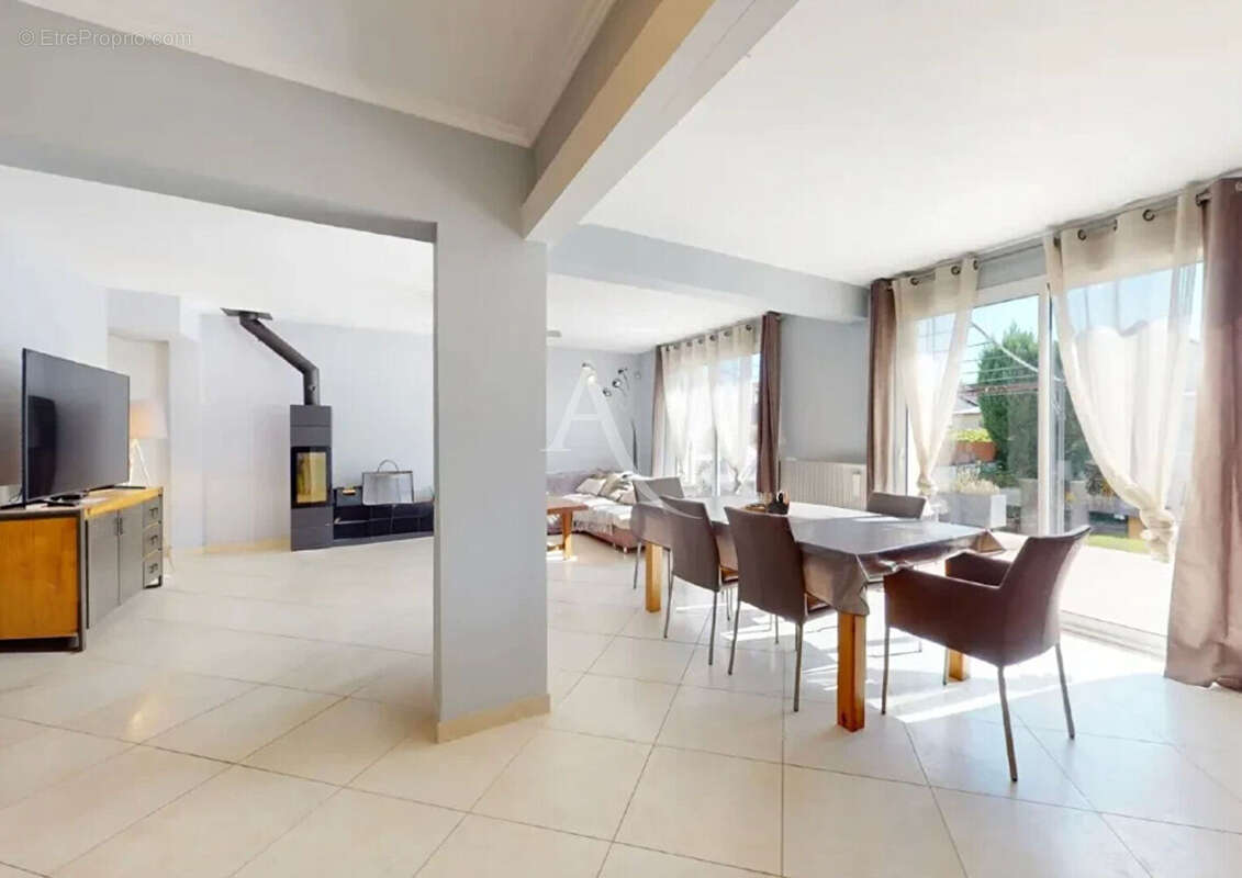 Maison à CHAMPS-SUR-MARNE