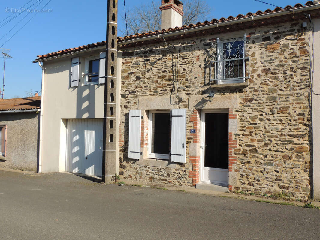 Maison à SAINT-MARTIN-DES-NOYERS