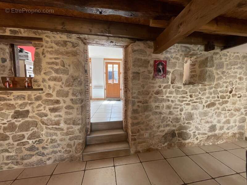 Maison de charme avec deux granges et cour intérieur 1370 m2 - photo 6