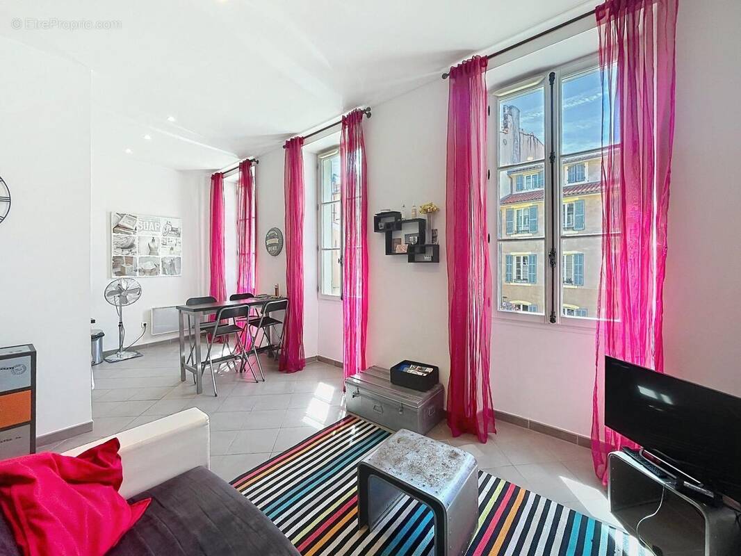Photo 1 - Appartement à MARSEILLE-1E