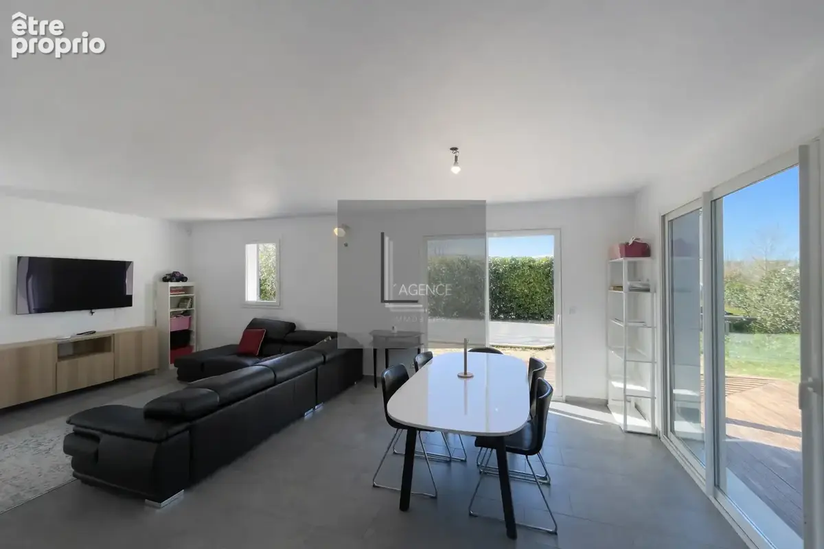 Maison R+1 T5/6 2013   900 m2 de terrain, piscine, suite parentale, garage   Trets - photo 9
