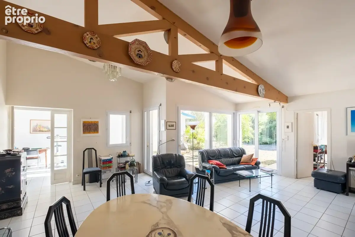 Maison à vendre 6 pièces SAINT ROGATIEN (17) - photo 2