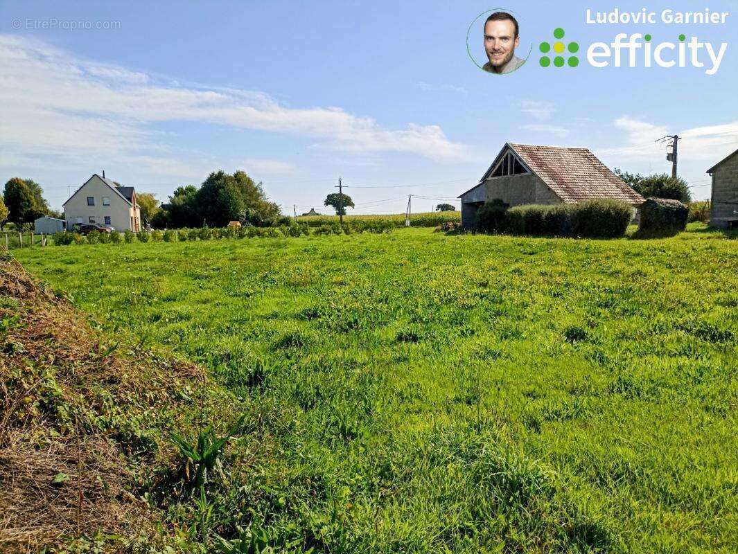Terrain à SAINT-HILAIRE-DU-HARCOUET