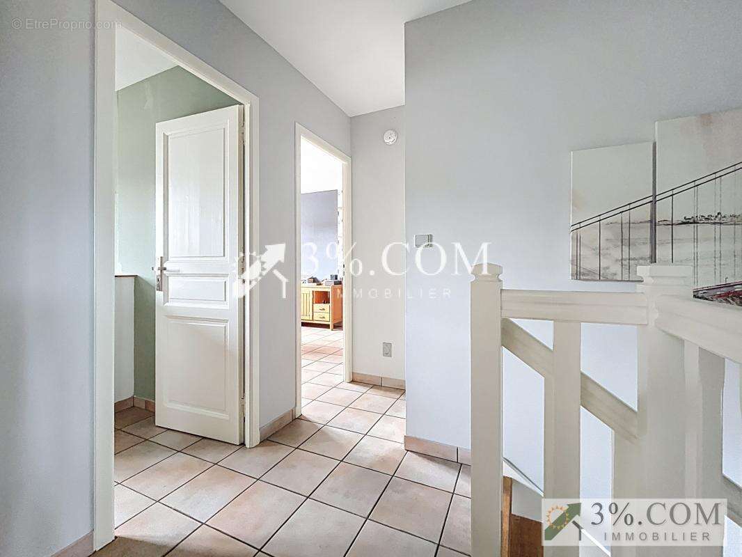 Maison à MONTELEGER