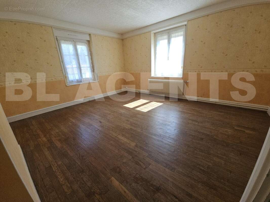 20250402_132321 - Maison à SY