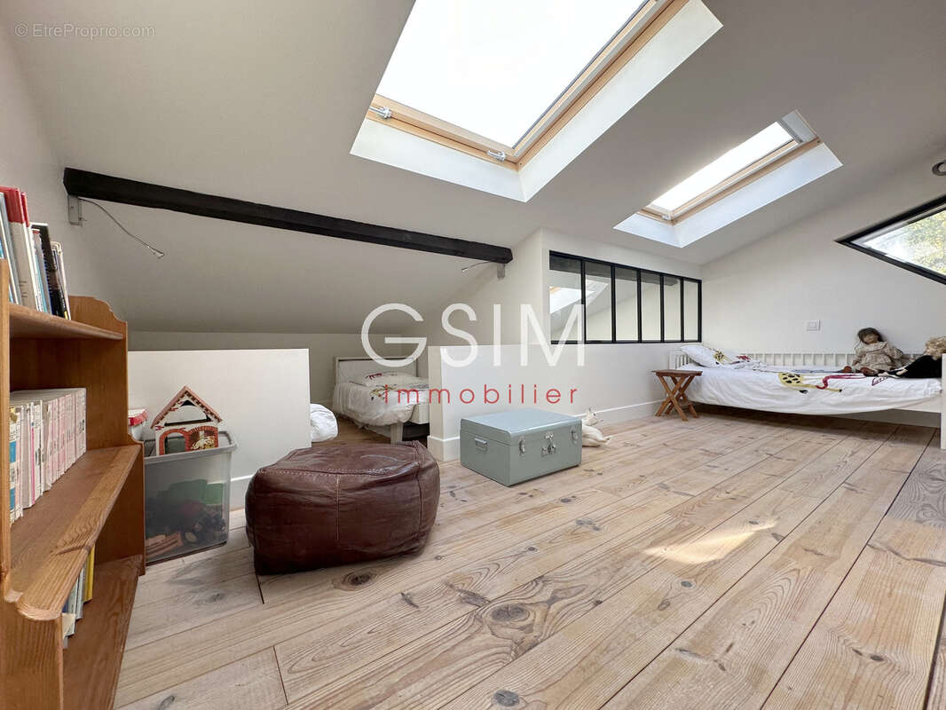 Maison à VILLE-D&#039;AVRAY