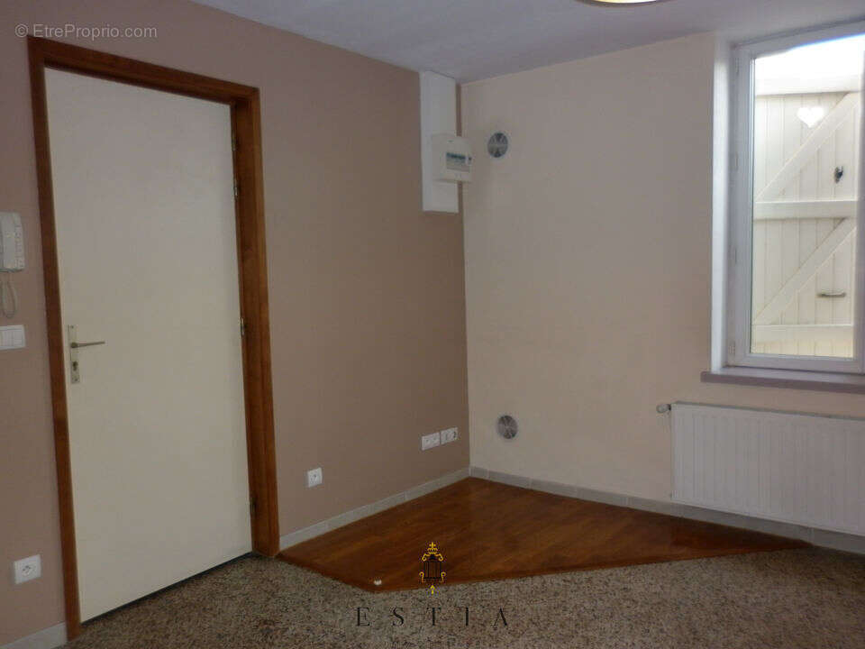 Appartement à LAY-SAINT-CHRISTOPHE
