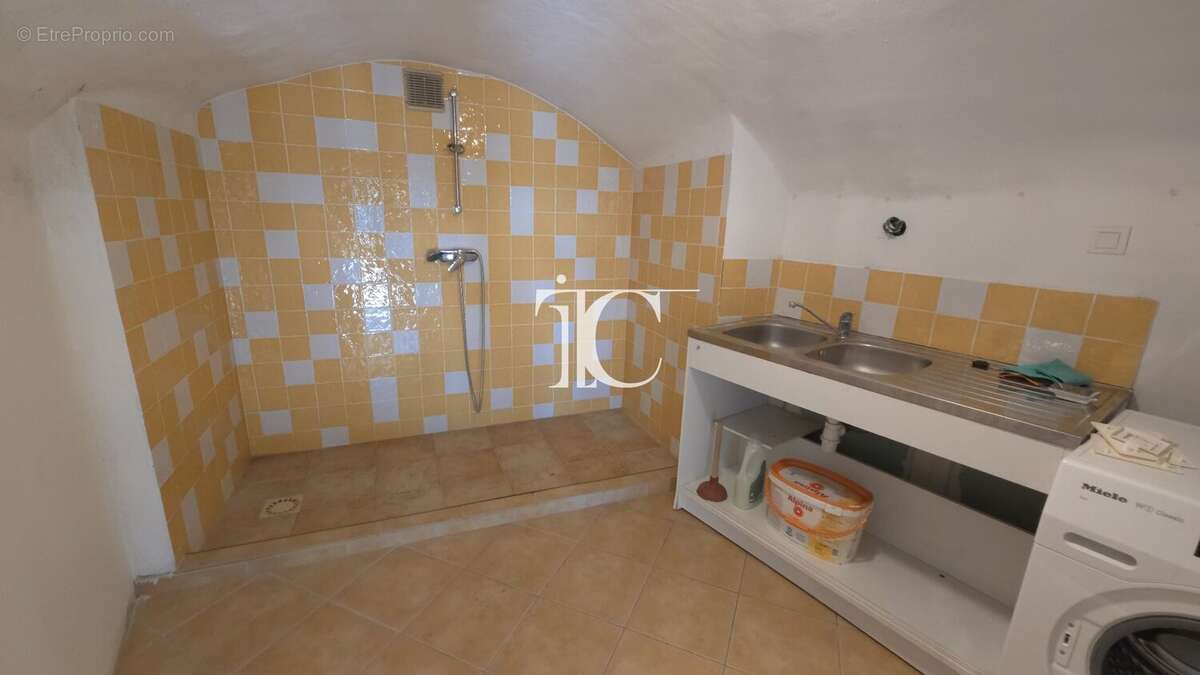 Authenticité, élégance et confort au cur du Sud Ardèche : une maison en pierre rare avec piscine où tout se fait à pied. - photo 32