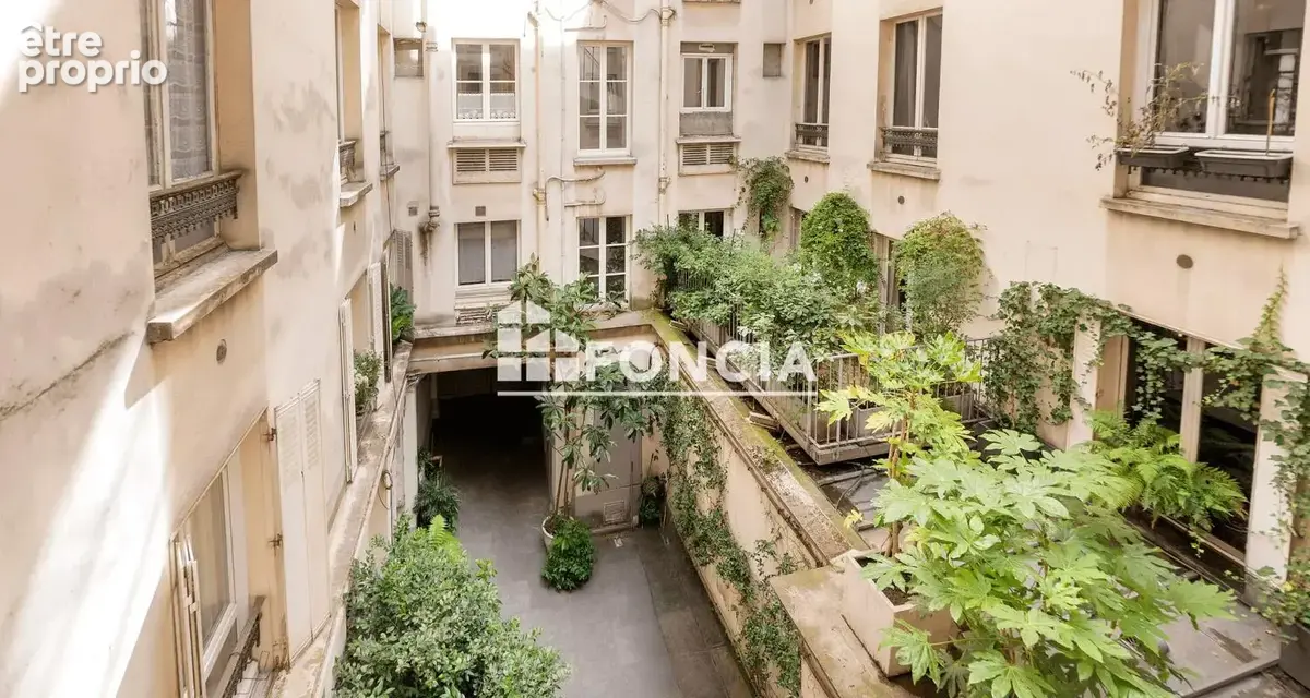 Paris Xe - Appartement Haussmannien lumineux et au calme absolu à Rénover - photo 7