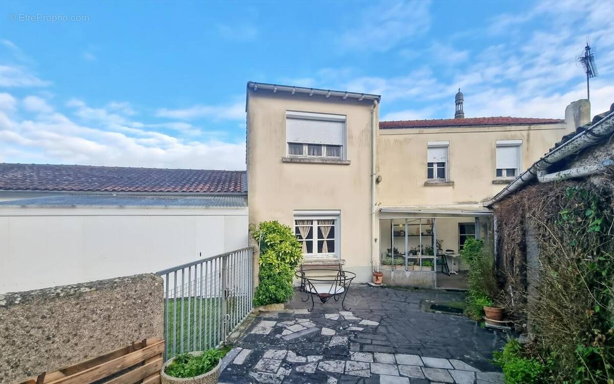 Photo 1 - Maison à SAINT-HILAIRE-DE-CHALEONS