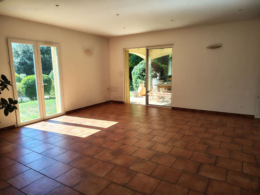 Maison à FOX-AMPHOUX