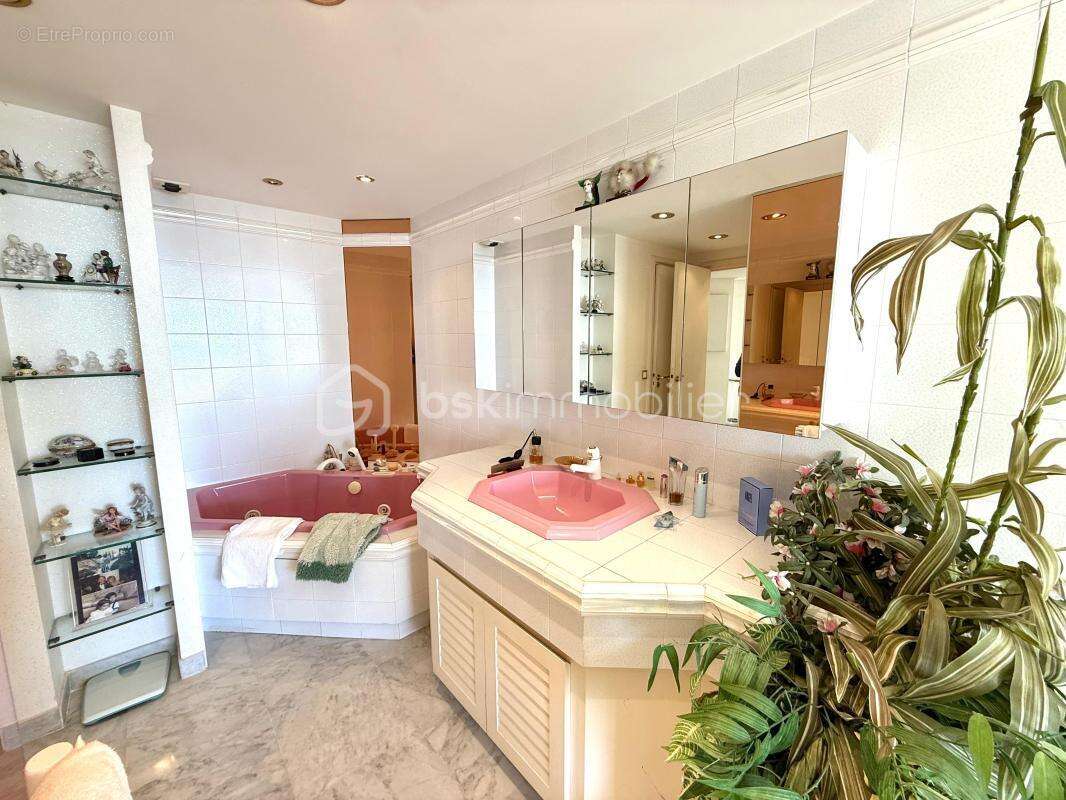 Cannes Croix-des-Gardes - Appartement 86m² - 3 pièces - Terrasse 43m² - vue mer - Piscine - Garage - photo 10