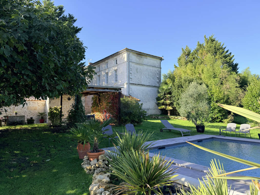Maison à FOUQUEBRUNE