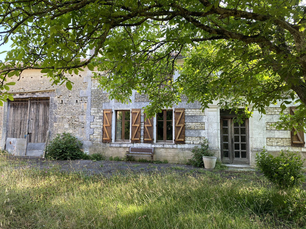 Maison à CHAMPNIERS