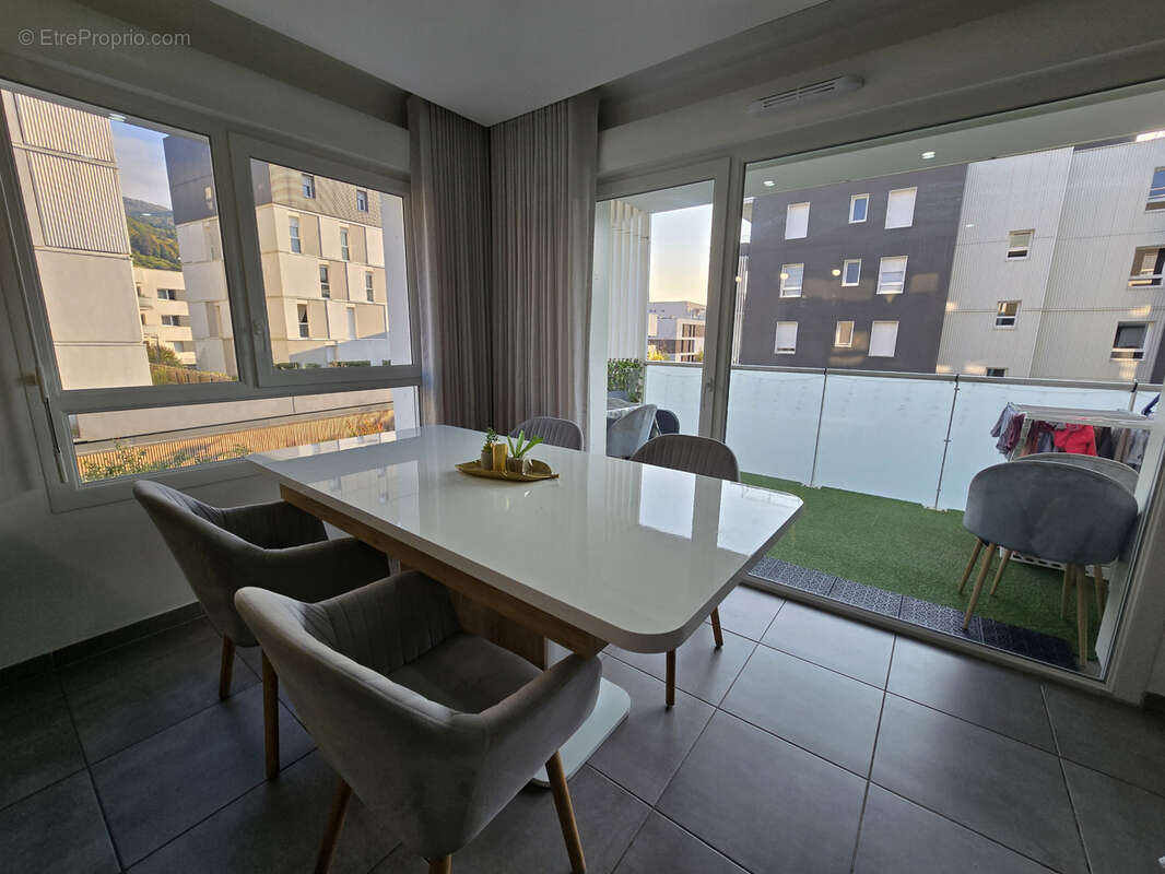 Appartement à SAINT-MARTIN-D&#039;HERES