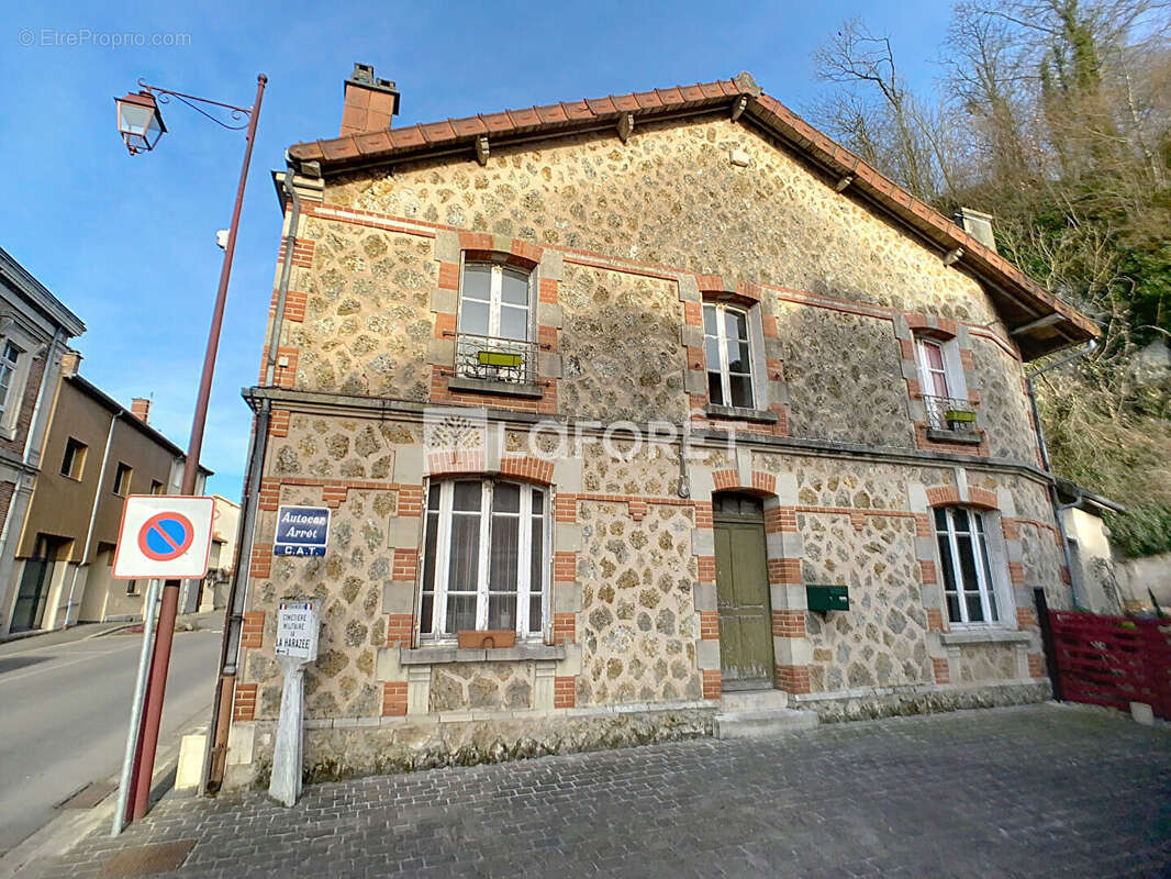 Appartement à VIENNE-LE-CHATEAU