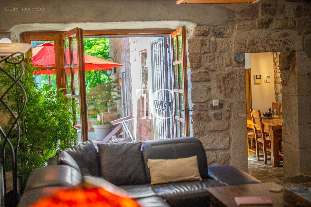 Maison à LABLACHERE