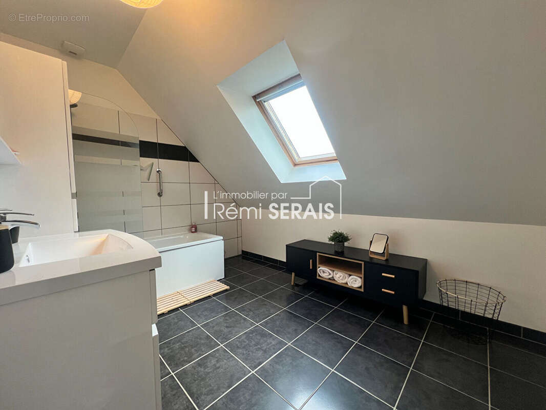 Pavillon récent avec quatre chambres à Aunay-sur-Odon - 14260 - photo 8