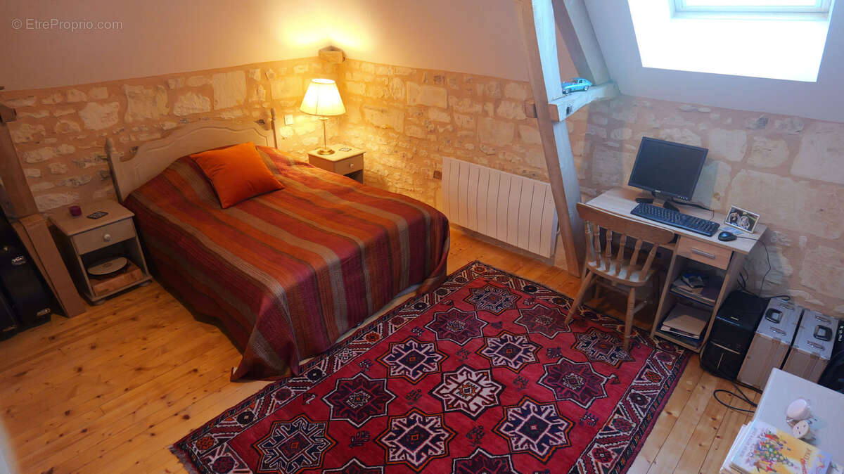Magnifique maison rénovée en tuffeau avec dépendances, caves troglodytiques et potentiel de gîte - photo 6