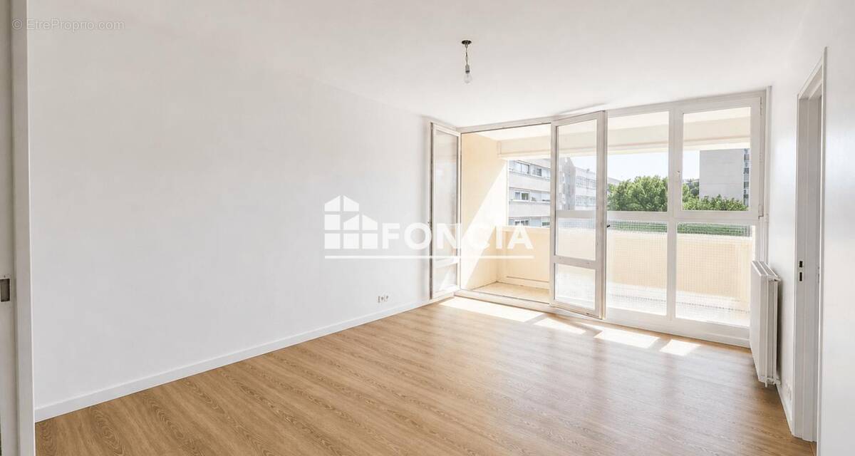 Appartement à VILLENEUVE-LES-AVIGNON